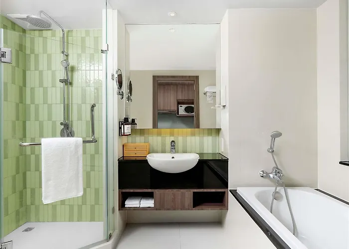 Novotel Living Sukhumvit Legacy Hotel *
