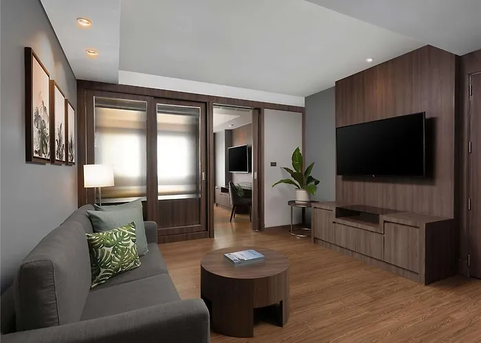 Novotel Living Sukhumvit Legacy Hotel *