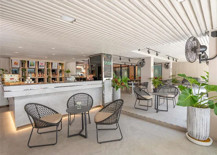 Novotel Living Sukhumvit Legacy *